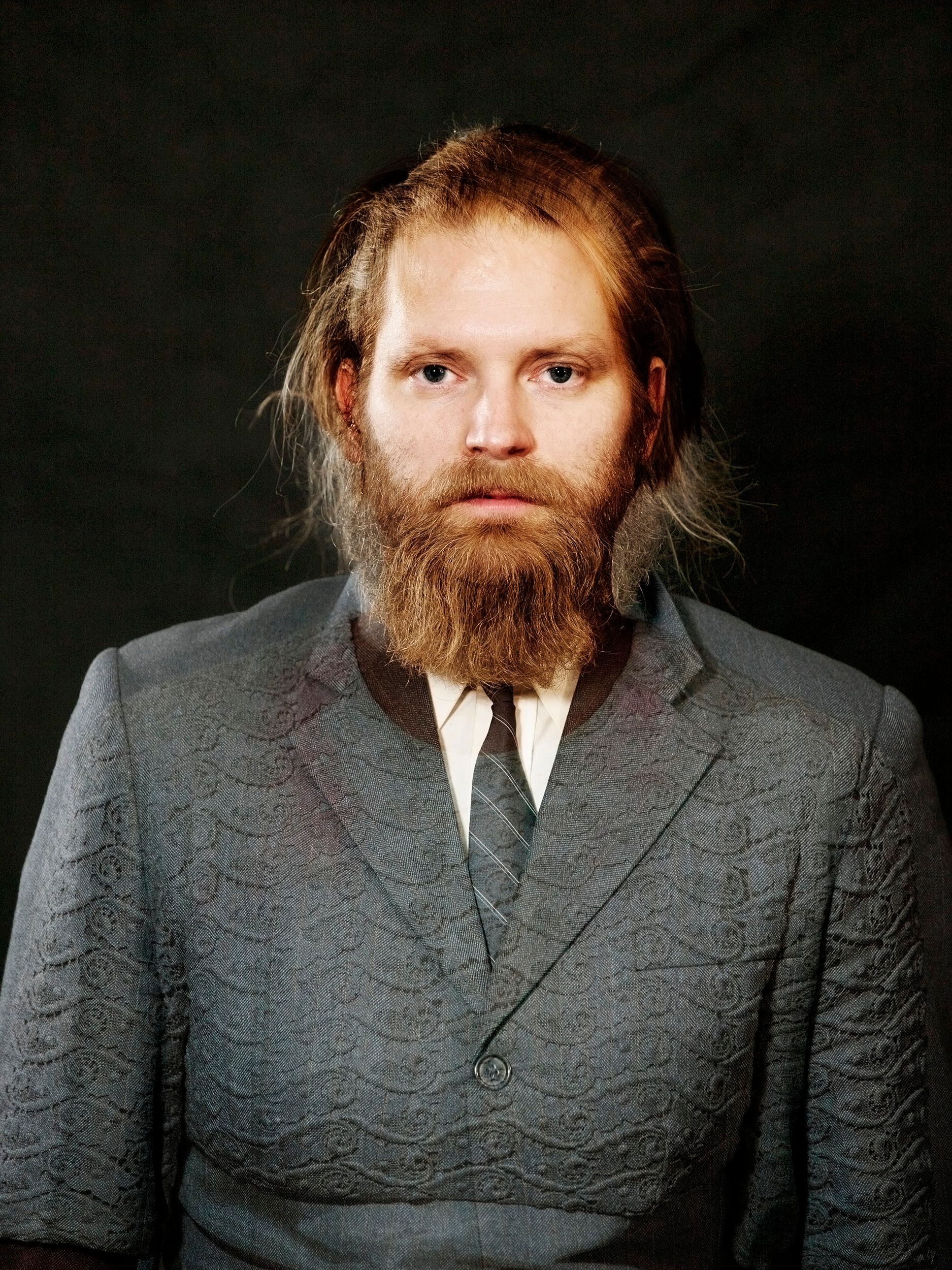 Photographs of Pasi and Mammu overlaid on top of each other, with their features aligned.